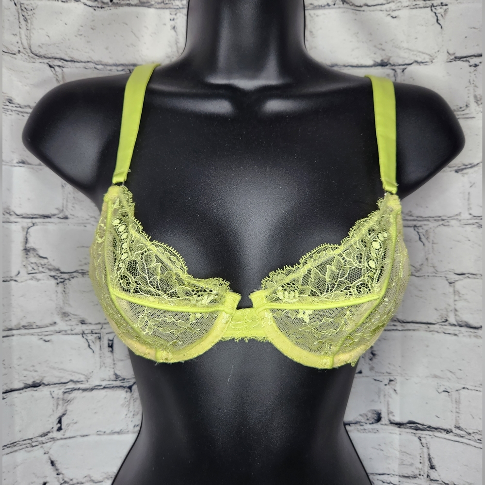 Victoria's Secret‎ NWT Lace Bra Size 32C